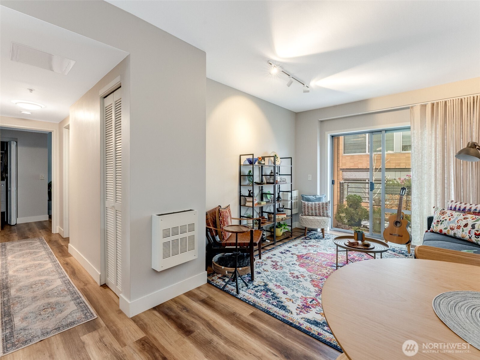 701 Columbia Street 414 Property Photo 15
