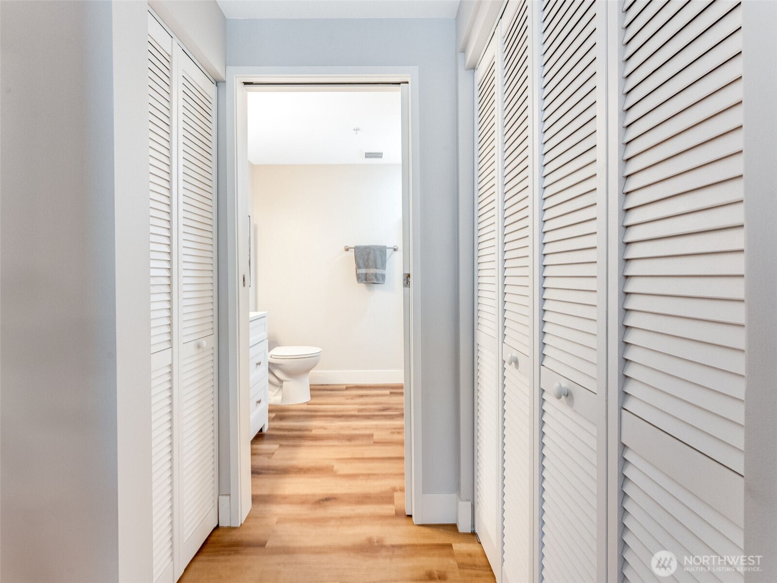 701 Columbia Street 414 Property Photo 27