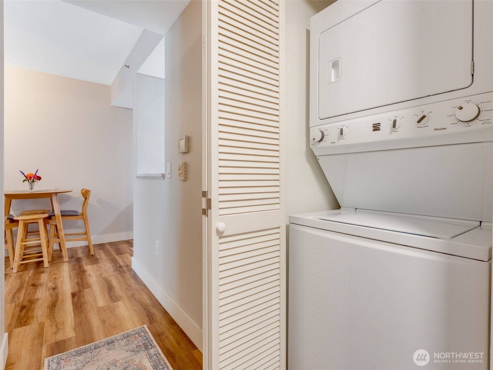 701 Columbia Street 414 Property Photo 29