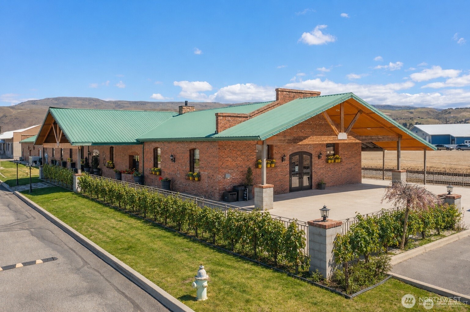 1 Vineyard Way Property Photo 1