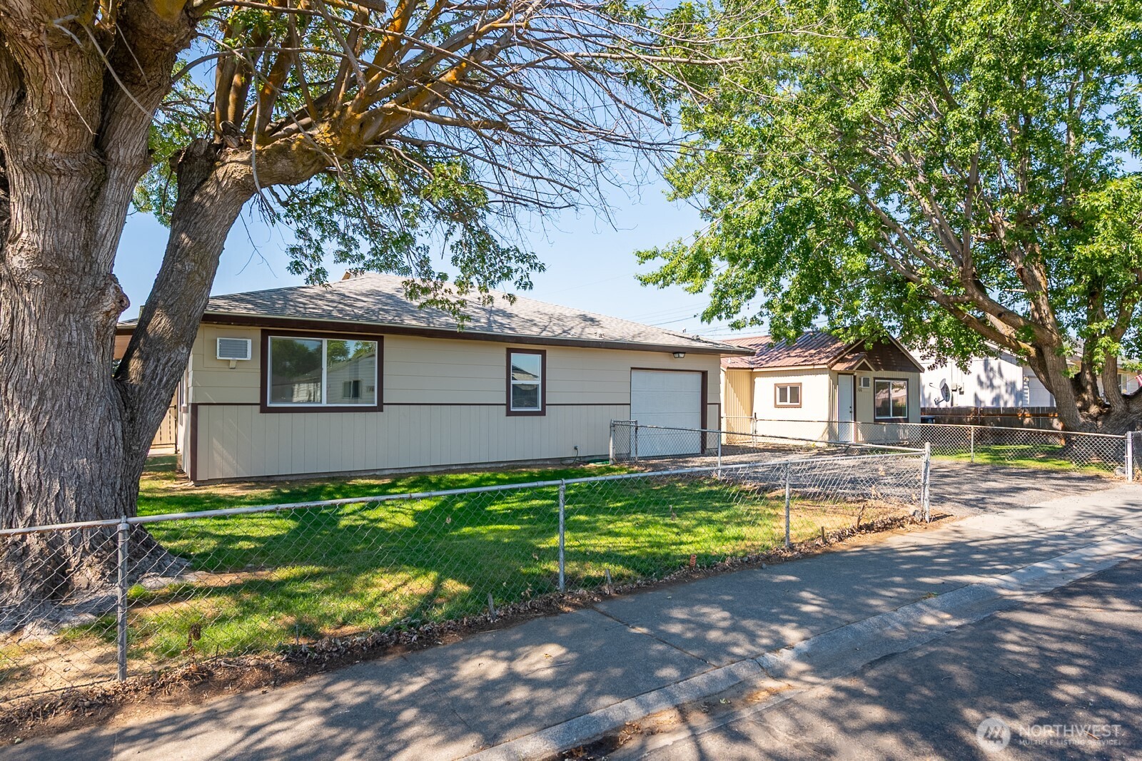 2104 W Spruce Street Property Photo 3