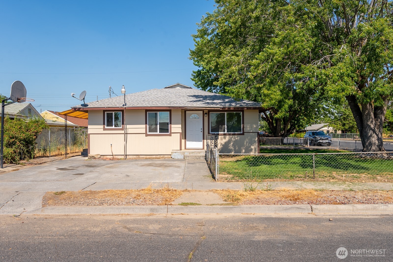 2104 W Spruce Street Property Photo 6