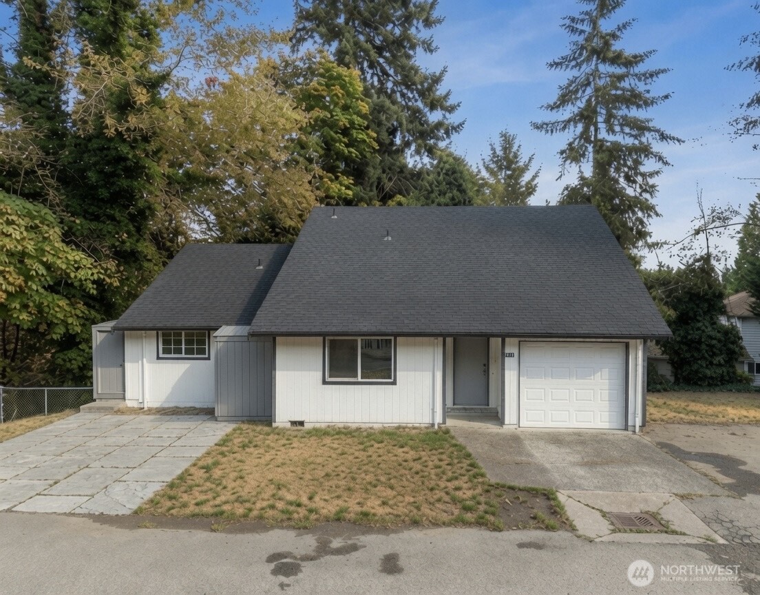 6425 7th Street Property Photo 2