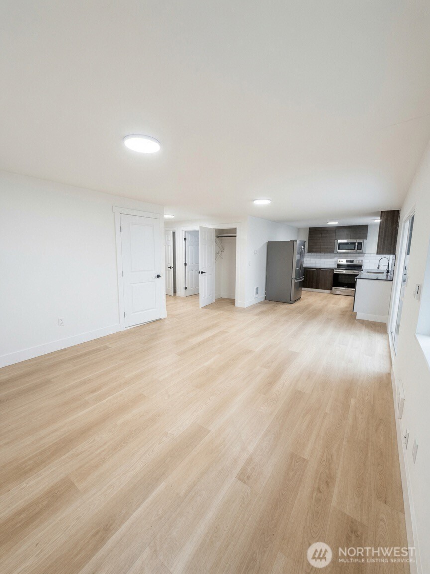 6425 7th Street Property Photo 4