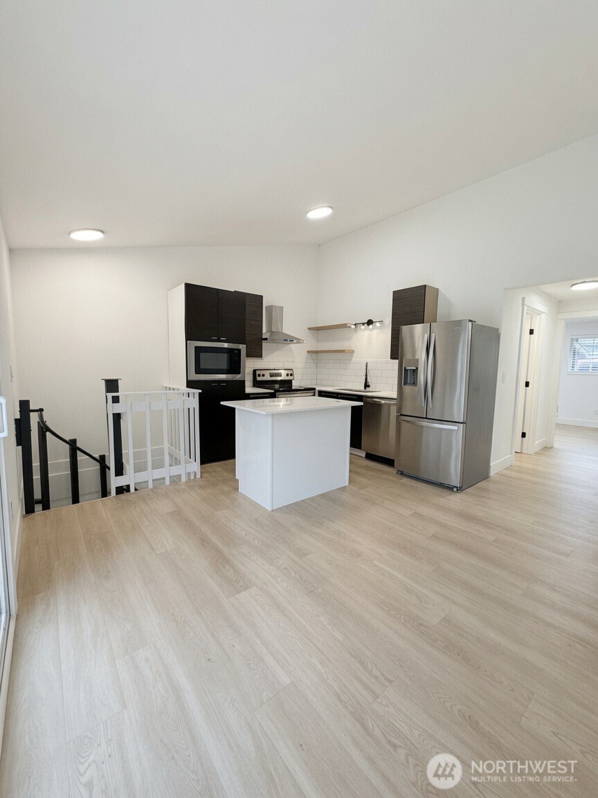 6425 7th Street Property Photo 7