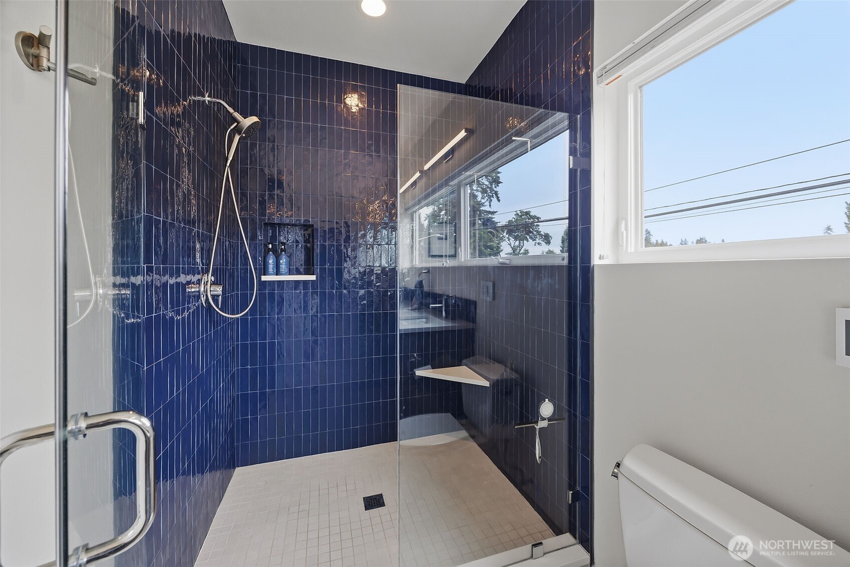 9007 Sand Point Way Property Photo 10