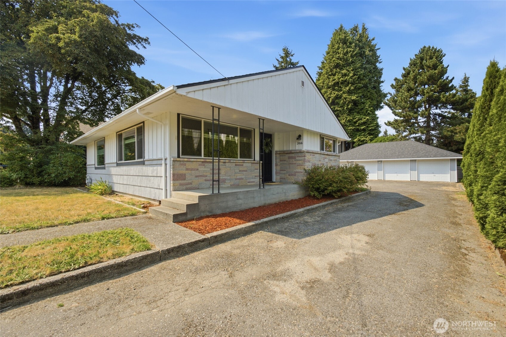 2016 Dickinson Avenue Property Photo 1