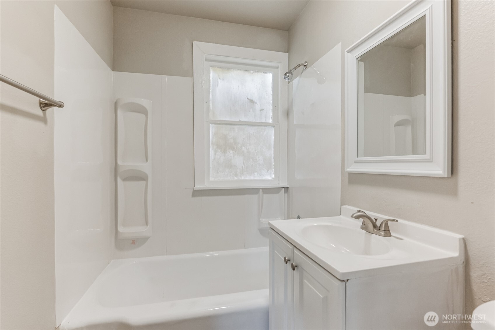 2821 2831 Ne Center Street 1-8 Property Photo 24