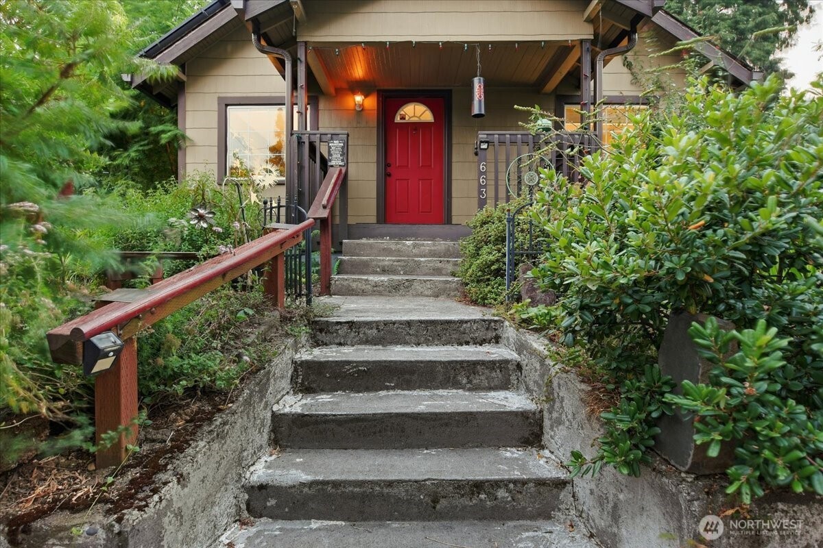 663 Sw Utah Street Property Photo 4