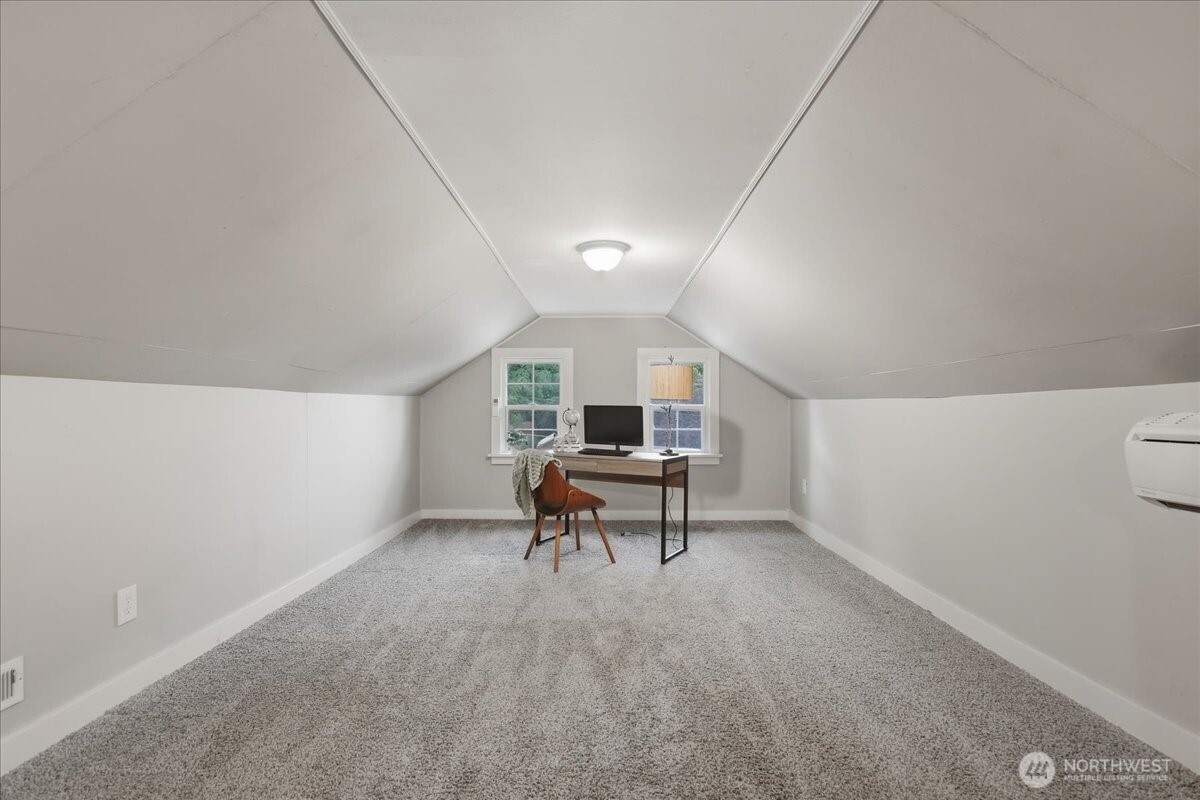 663 Sw Utah Street Property Photo 19