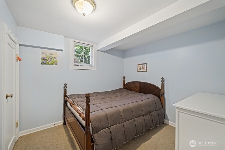 2620 Queen Anne Ave N Property Photo 13