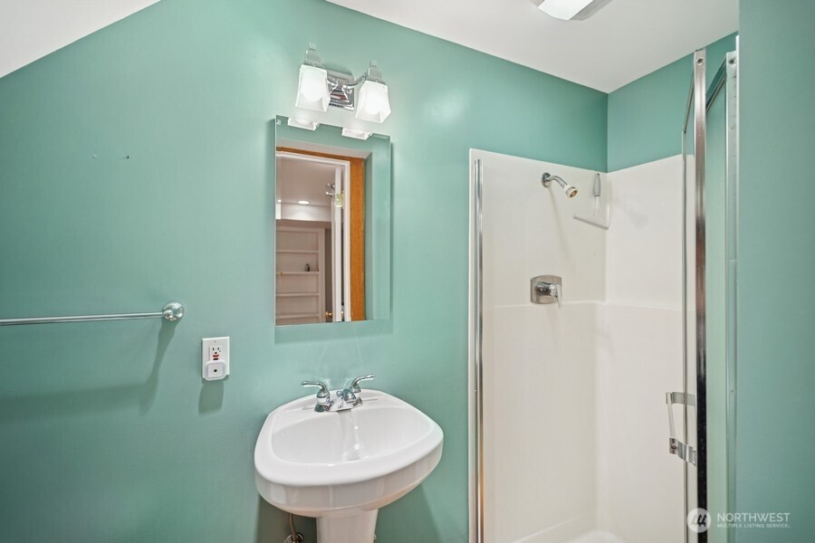 2620 Queen Anne Ave N Property Photo 14