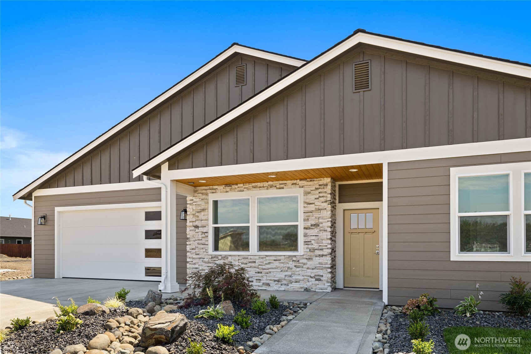 500 E Heatherstone Court Property Photo 2