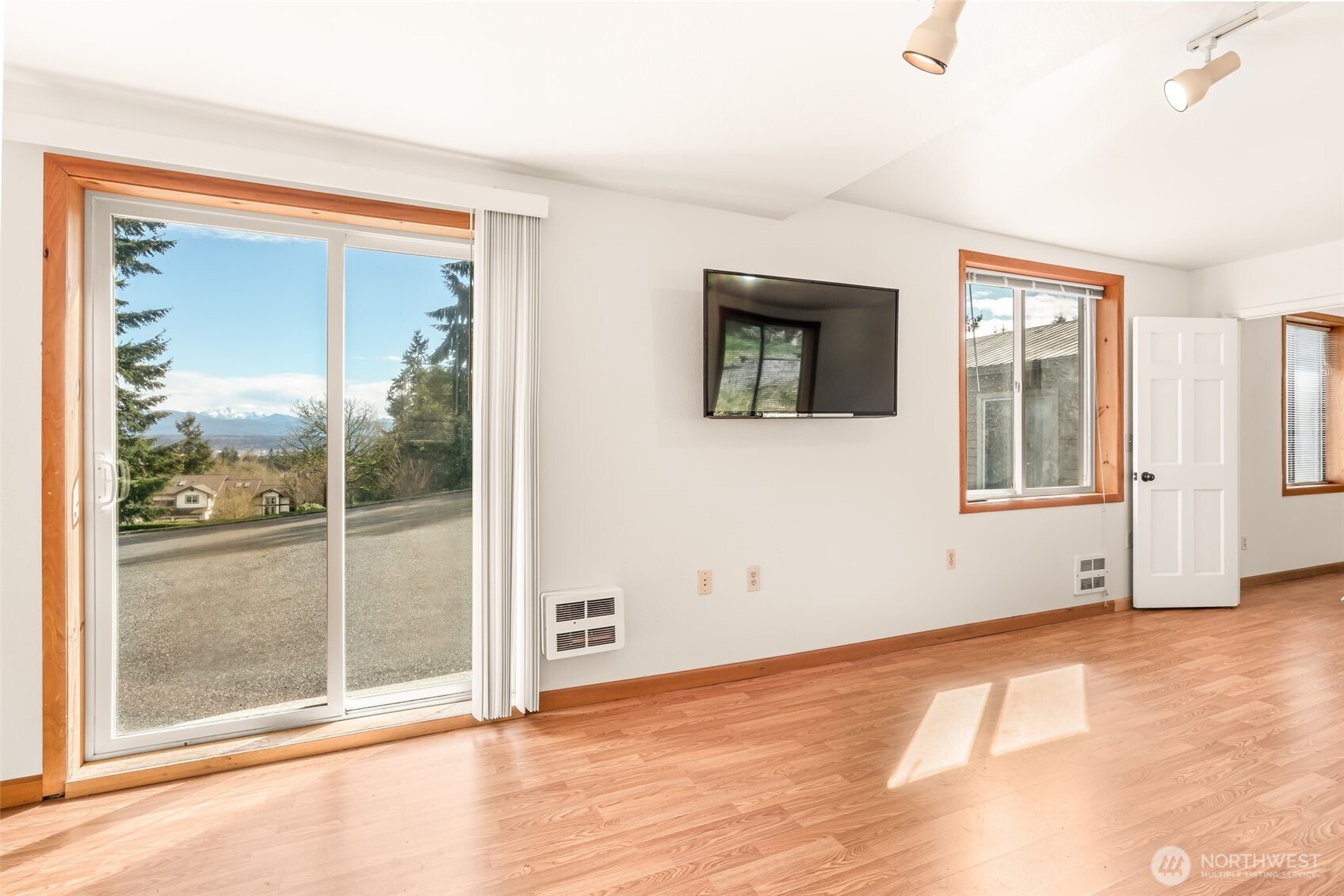 14716 2nd Avenue B Property Photo 6