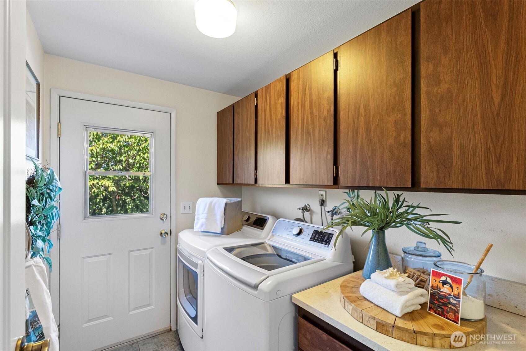 7108 Soundview Drive Property Photo 28