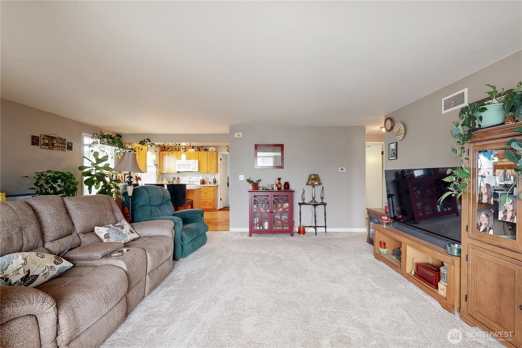 1439 Francis Avenue Property Photo 5