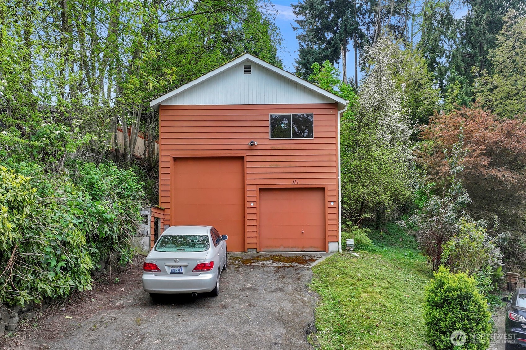 119 N 205th Street Property Photo 4