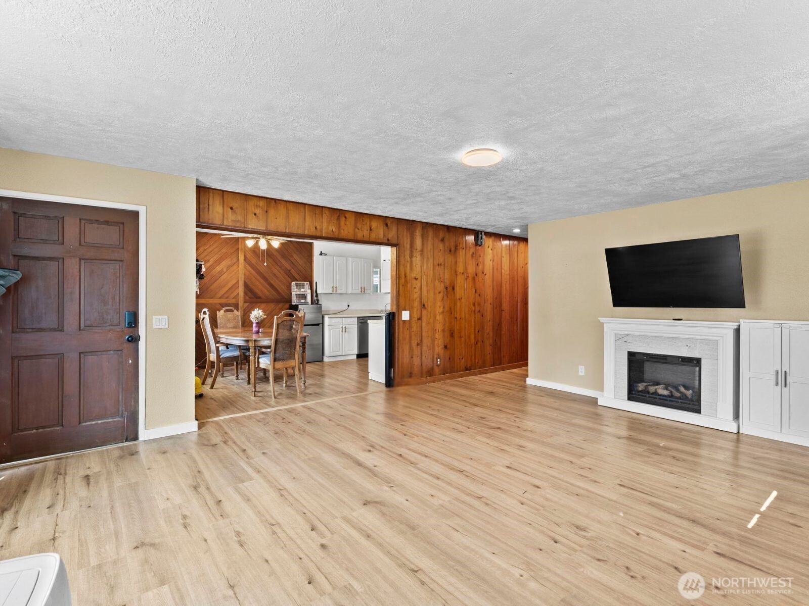 1101 Elm Street Property Photo 3