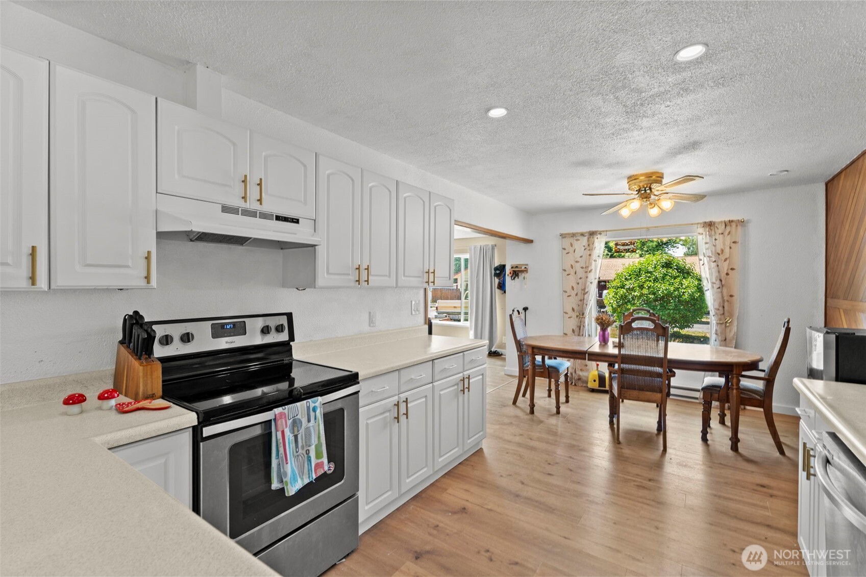 1101 Elm Street Property Photo 12