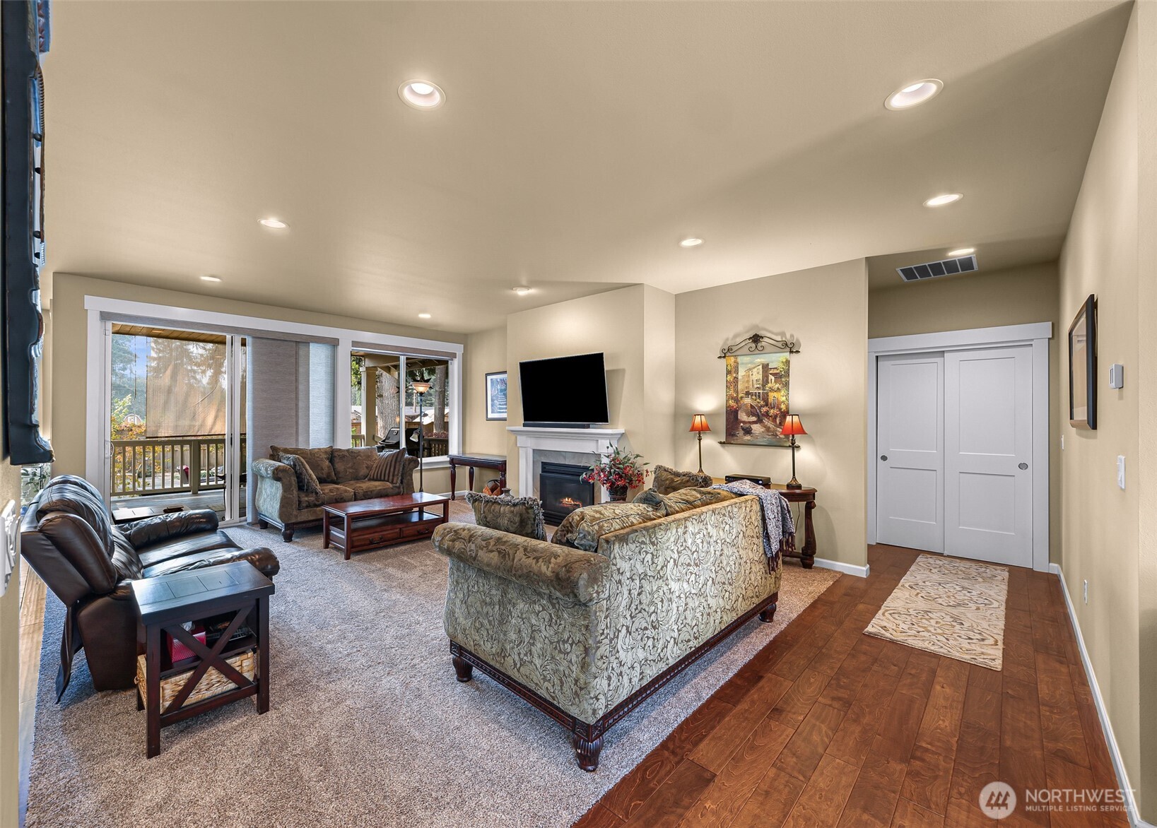 17209 100th Street Property Photo 4