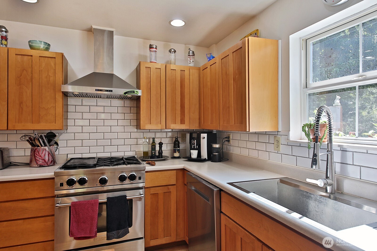 6532 Wahl Road Property Photo 8