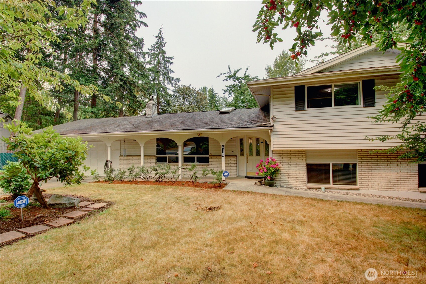 415 Manito Drive Property Photo 1