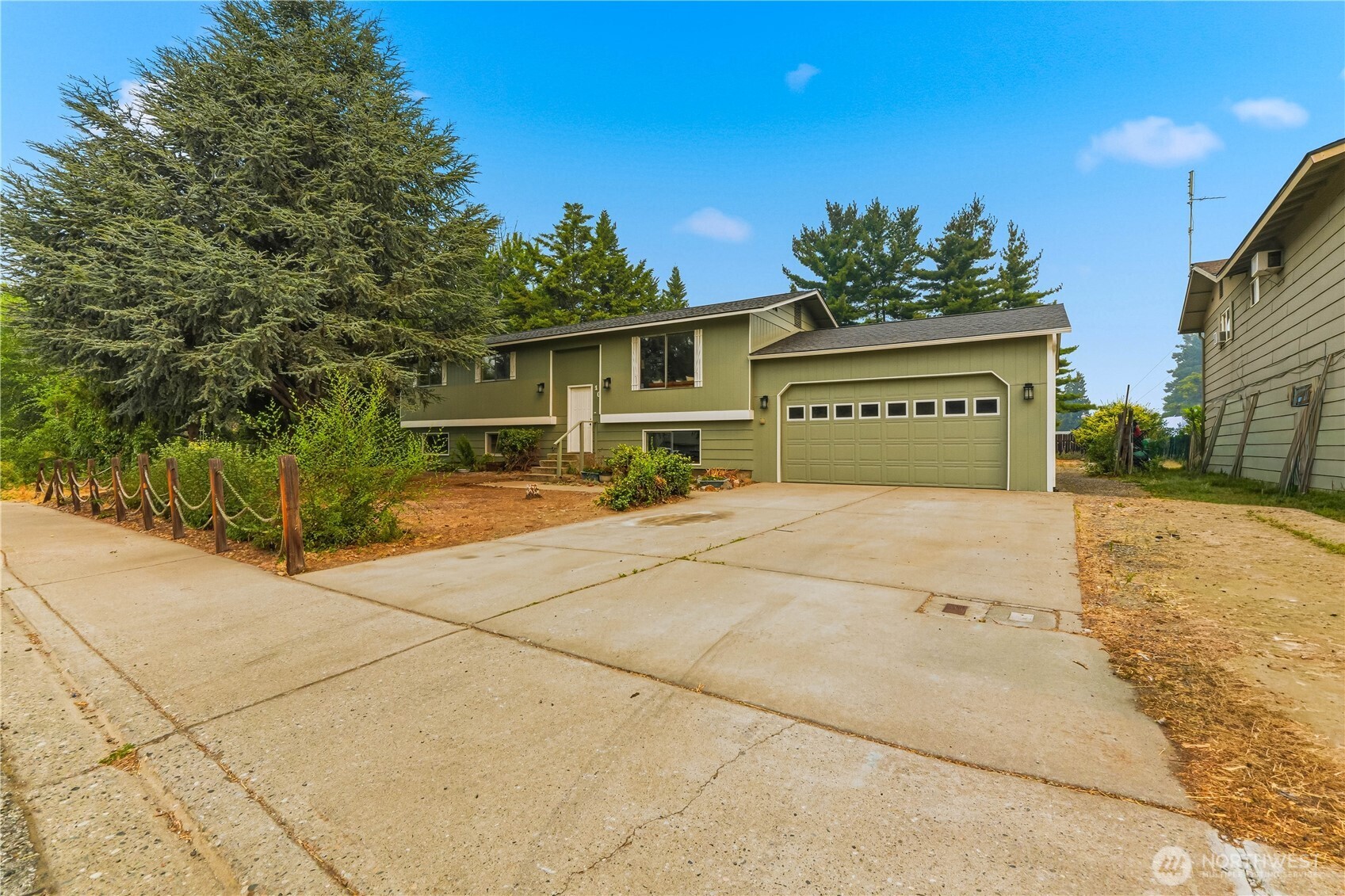 105 Eastridge Drive Property Photo 1