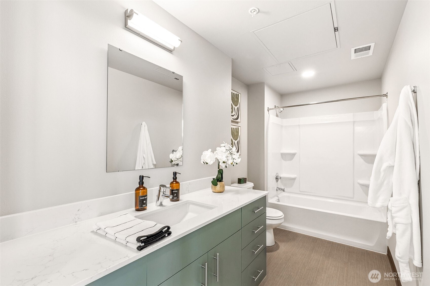 5819 Phinney Avenue #305 Property Photo 8