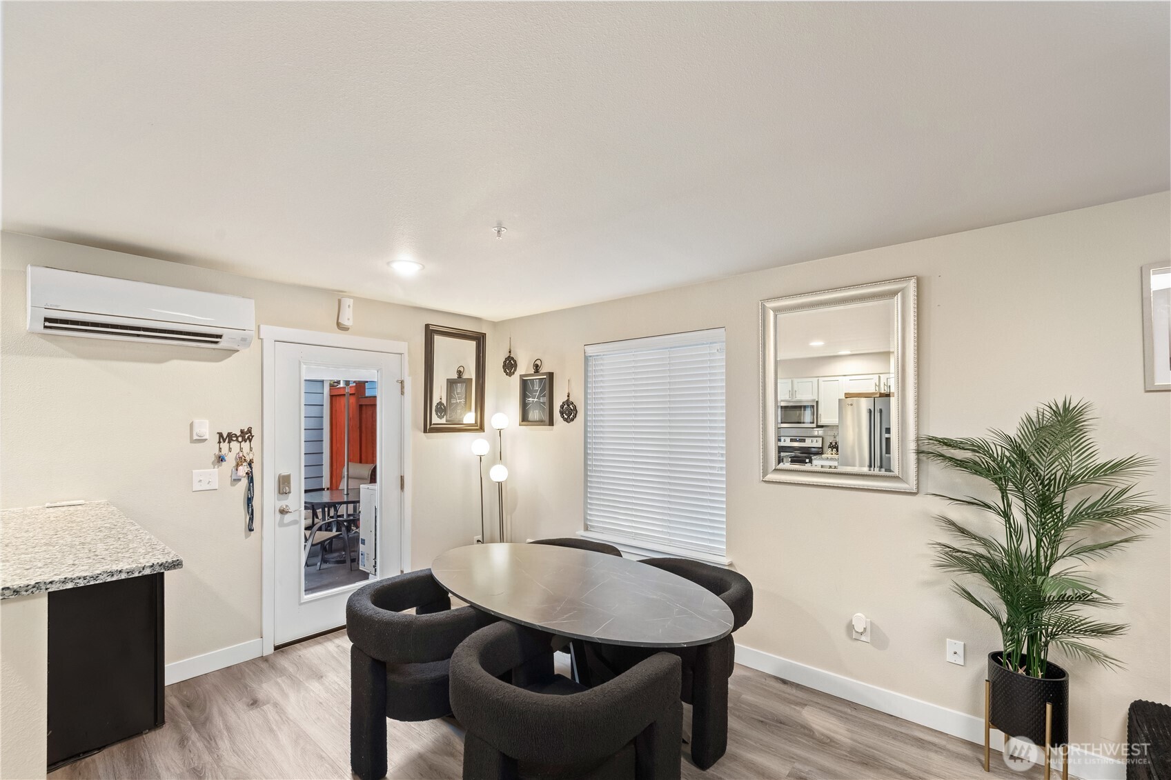 211 Norpoint Way Property Photo 4
