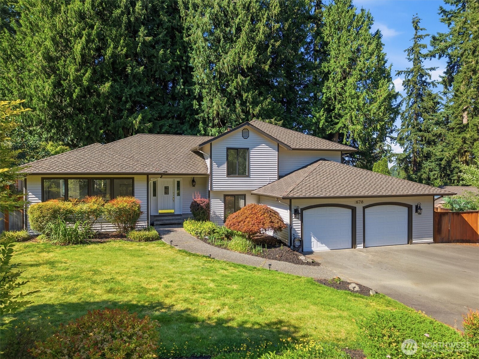 16718 3rd Avenue Property Photo 1