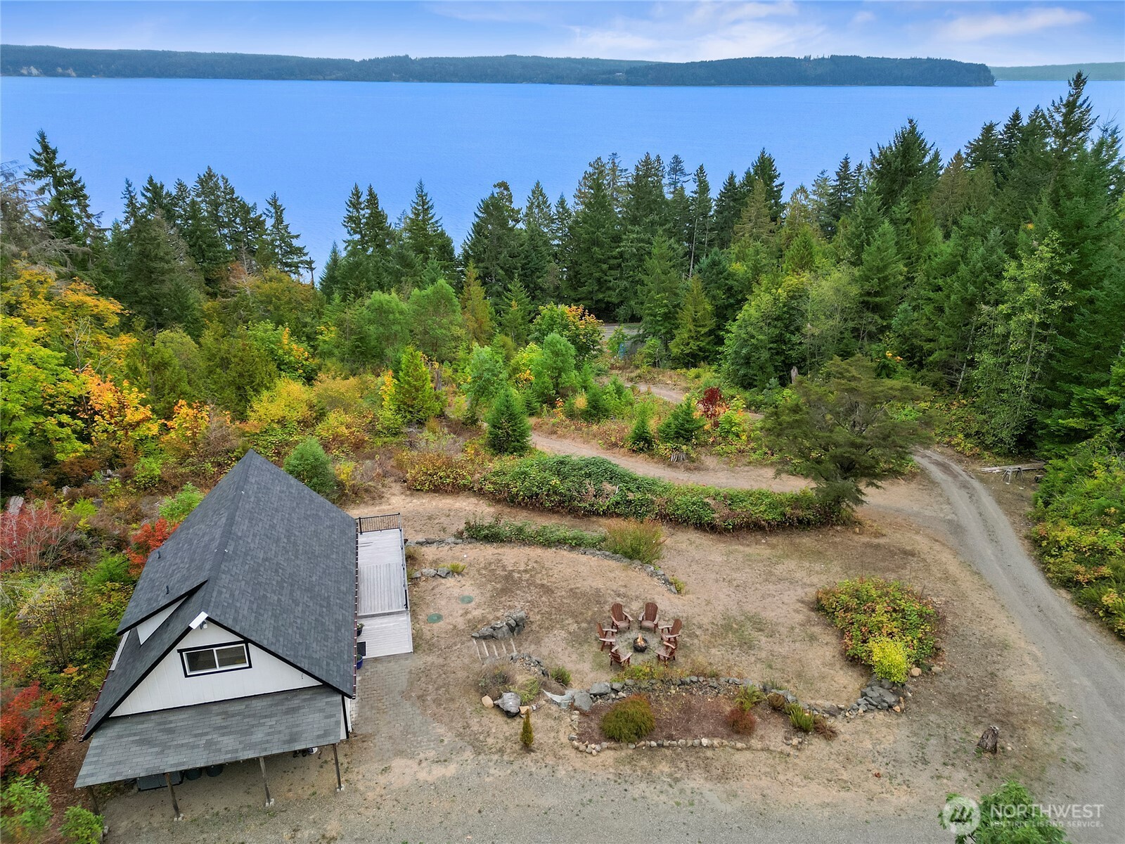 304292 Highway 101 Property Photo 1