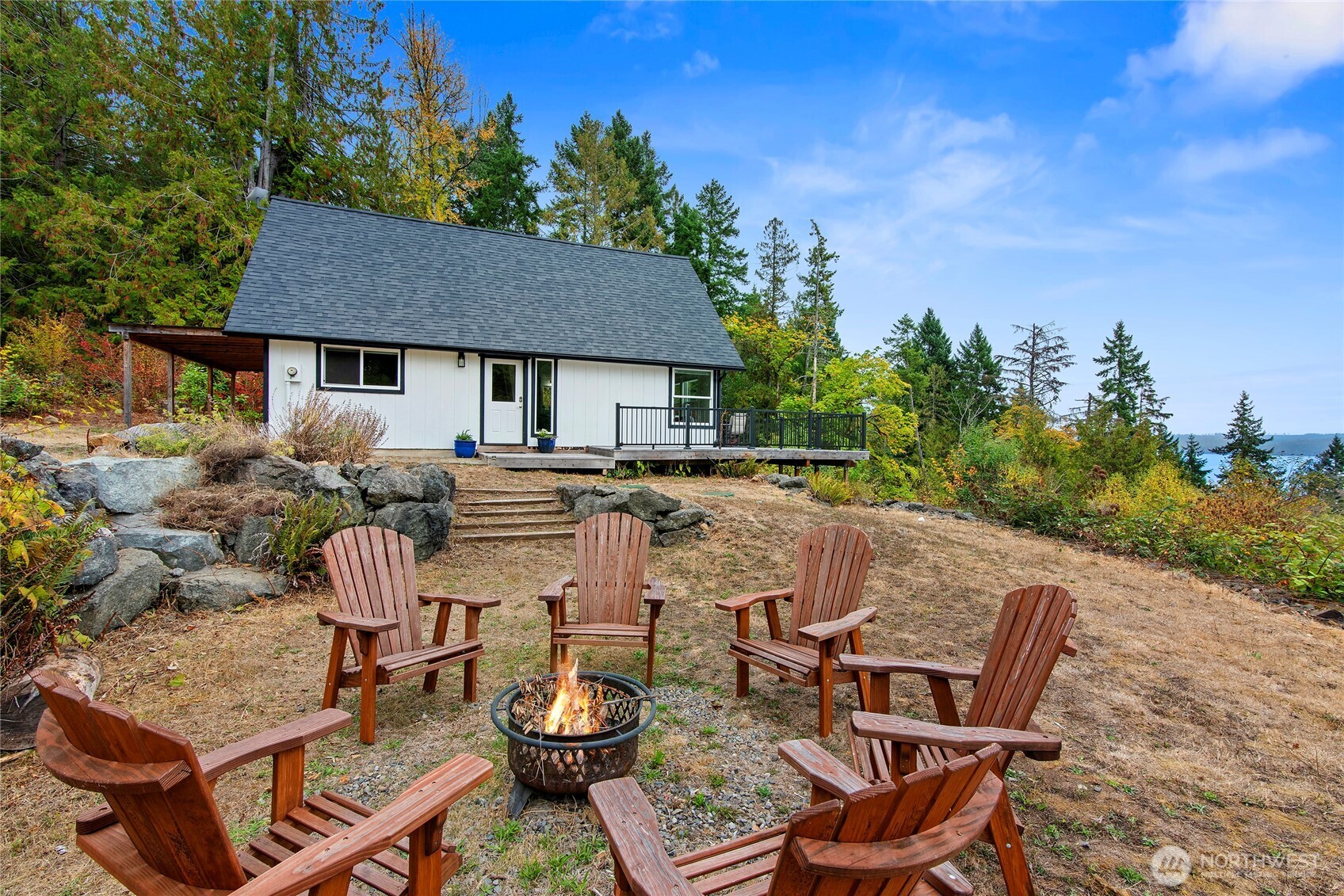 304292 Highway 101 Property Photo 3