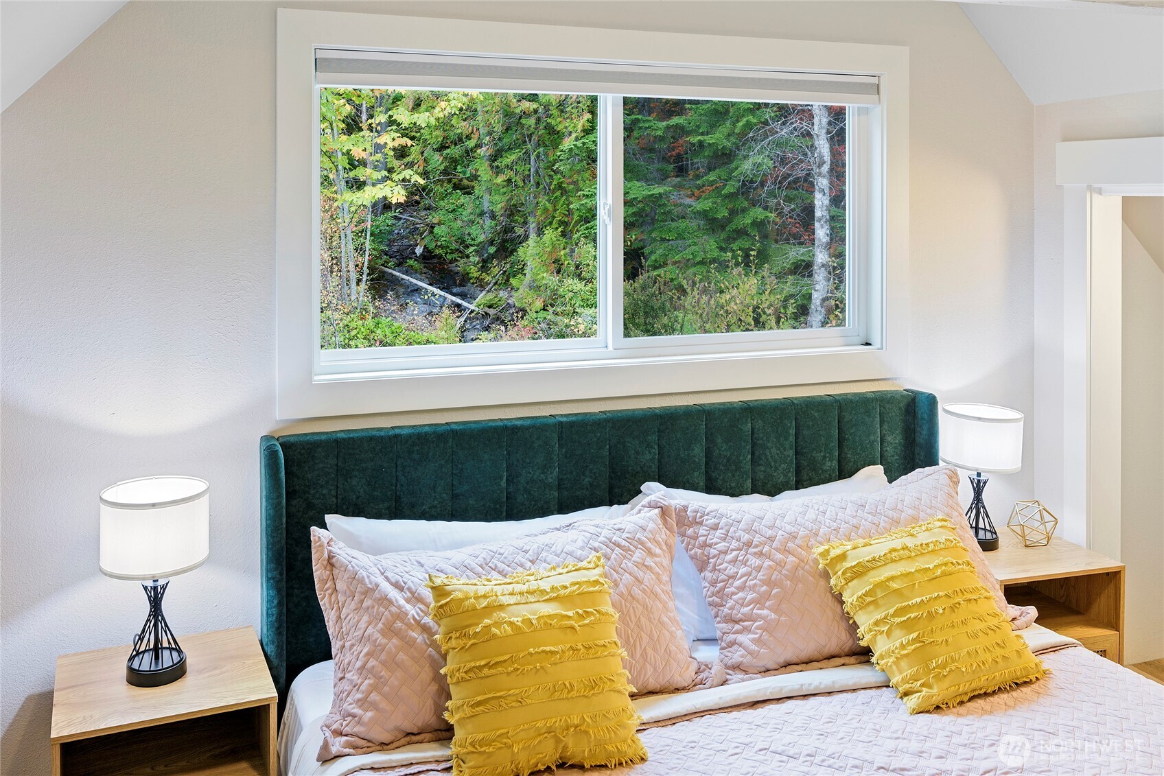 304292 Highway 101 Property Photo 15