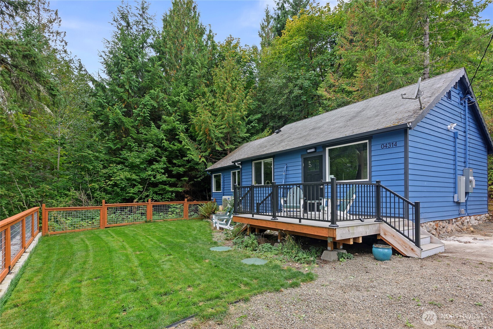 304314 Highway 101 Property Photo 3