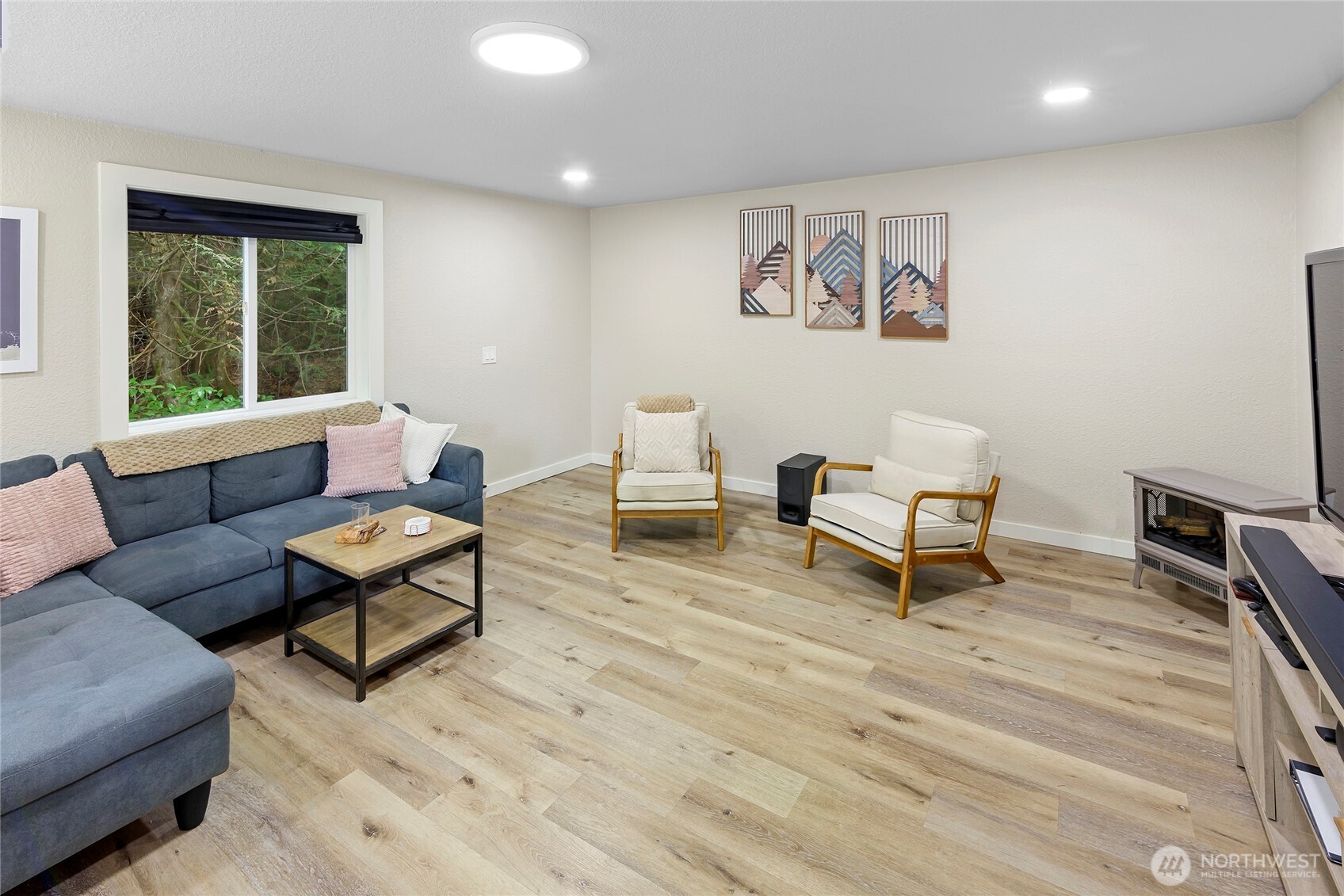 304314 Highway 101 Property Photo 9