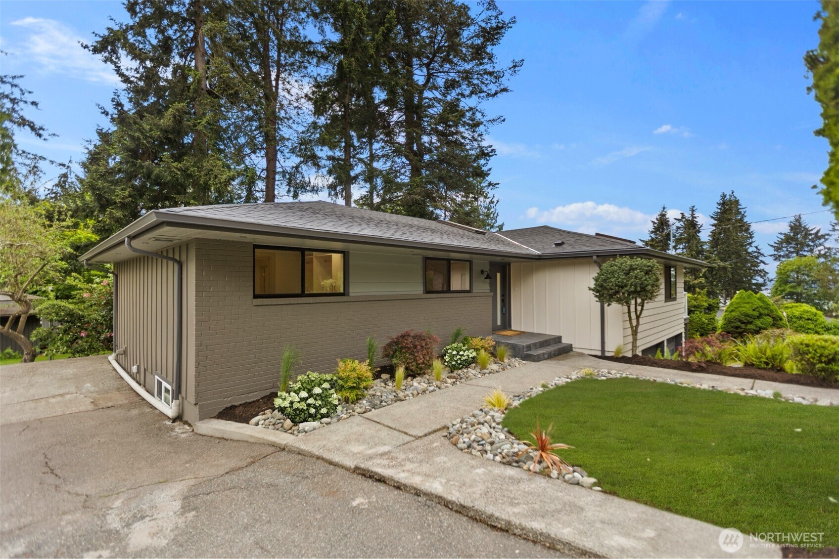 16858 76th Avenue Property Photo 4