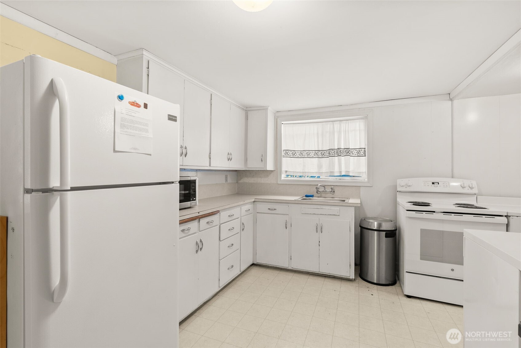 1811 Beach Street Property Photo 6