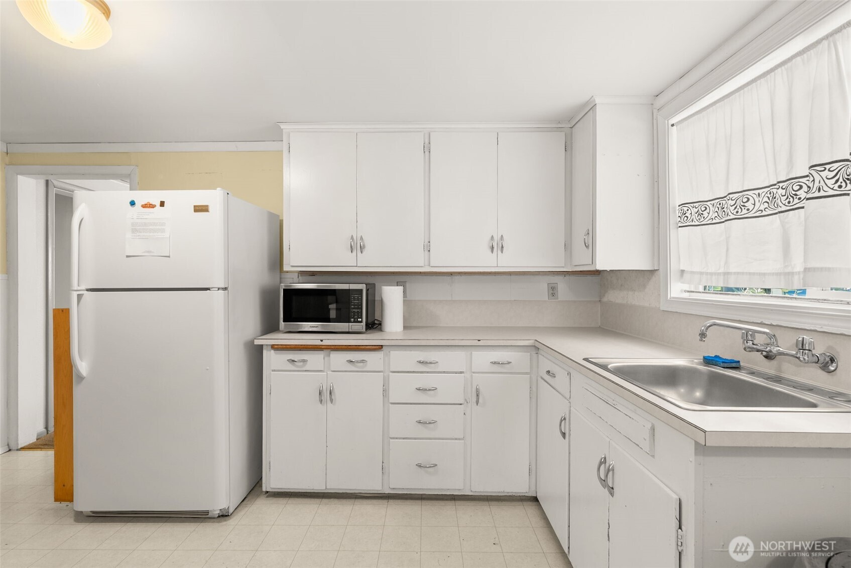 1811 Beach Street Property Photo 7