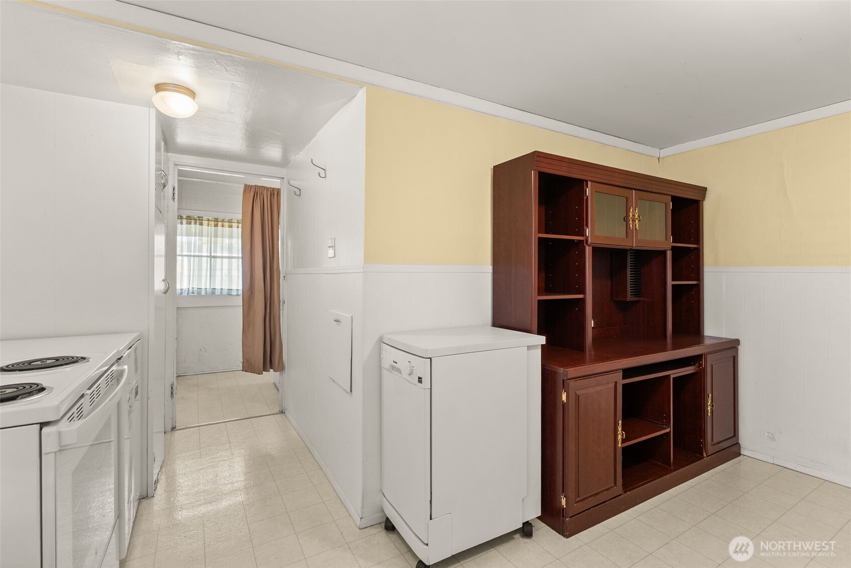 1811 Beach Street Property Photo 8