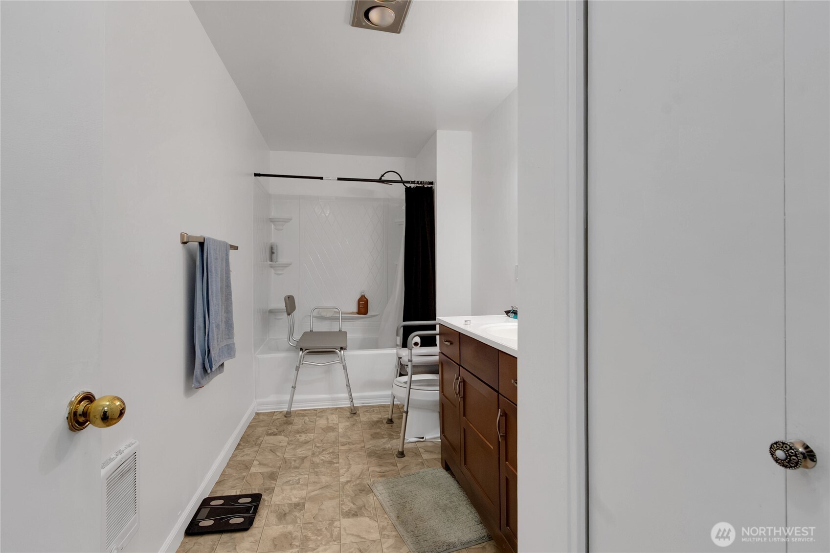 2107 D Street Property Photo 5