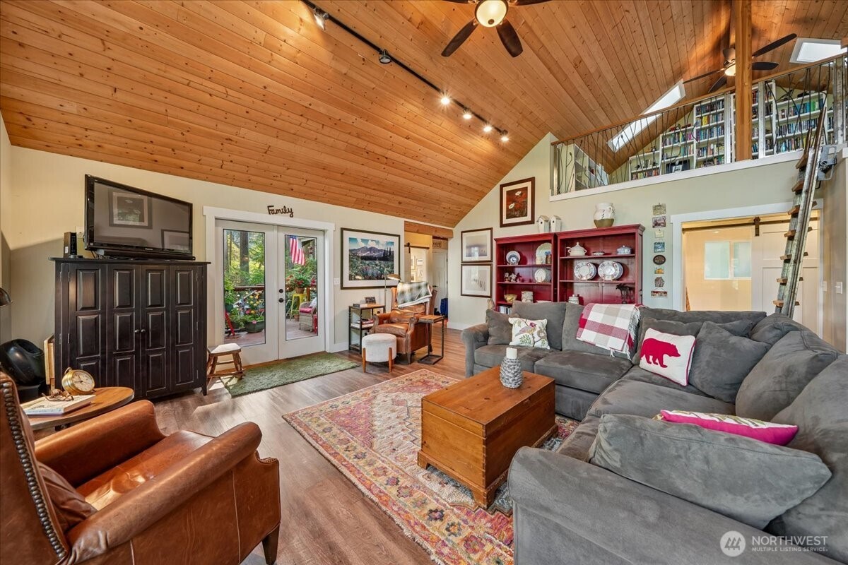 11122 Cole Place Property Photo 13