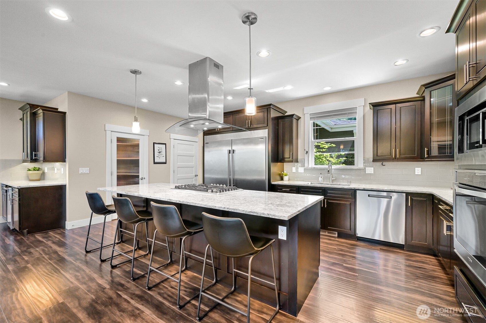 1221 34th Street Property Photo 5