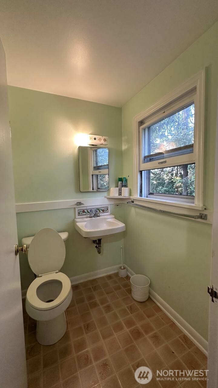 16310 Ashworth Avenue Property Photo 4
