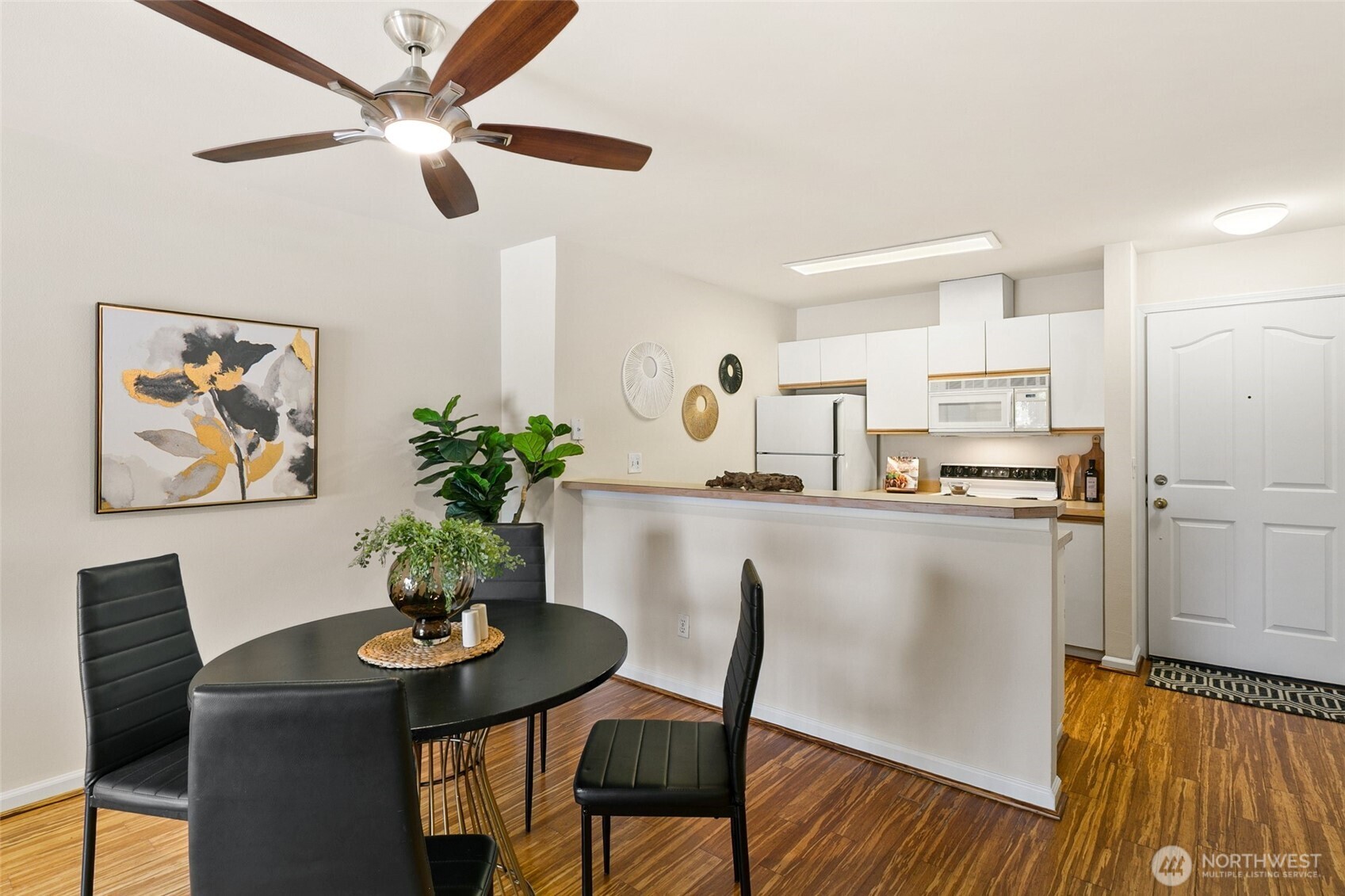 9750 Greenwood Avenue 203 Property Photo 6