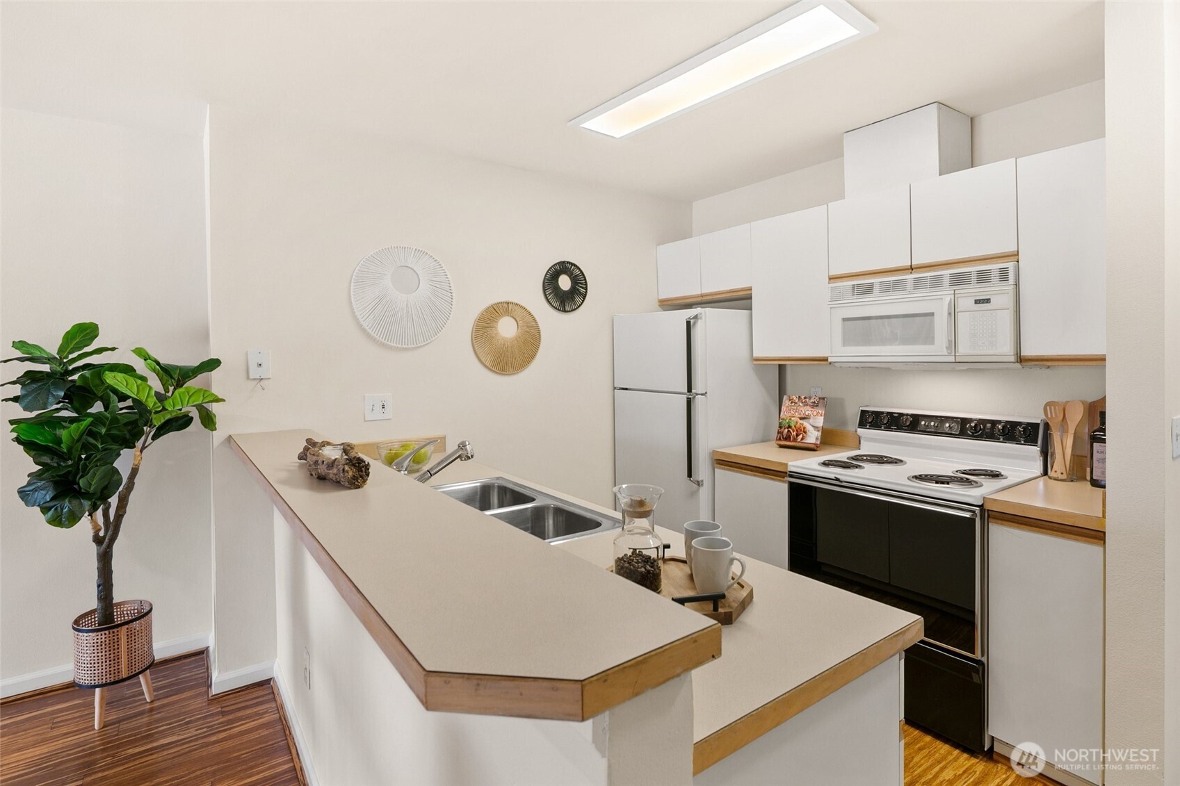 9750 Greenwood Avenue 203 Property Photo 7