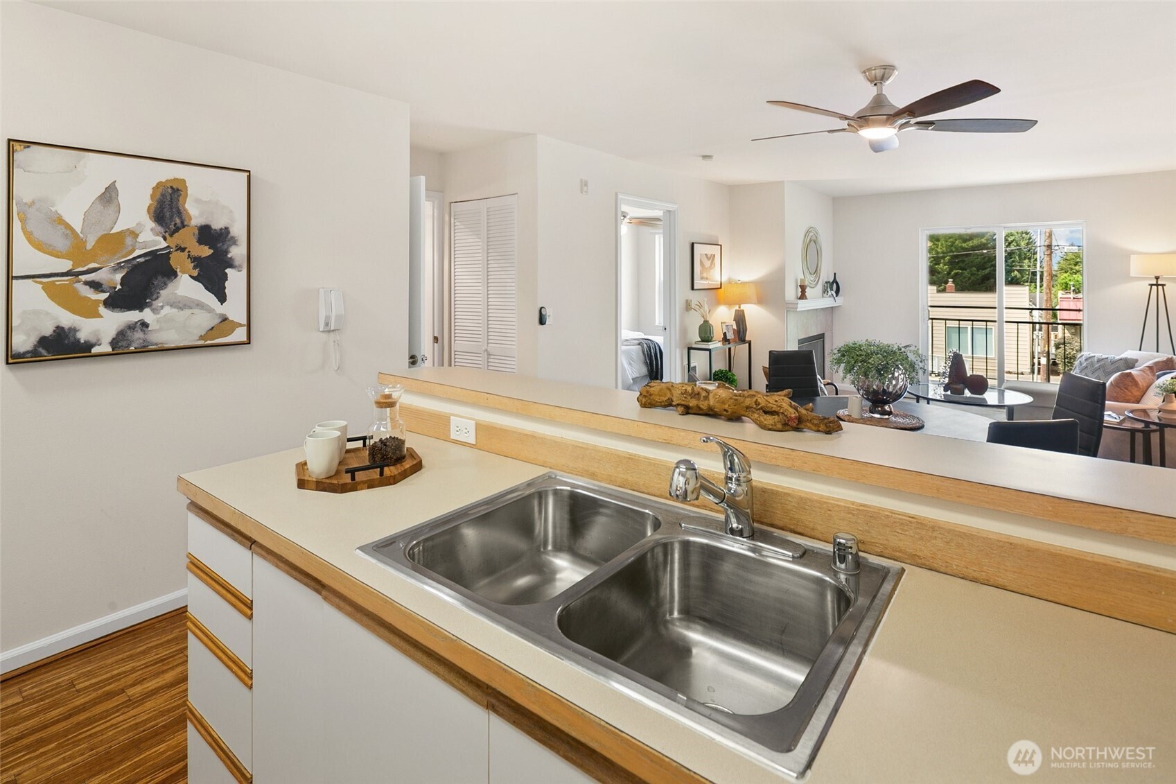 9750 Greenwood Avenue 203 Property Photo 10
