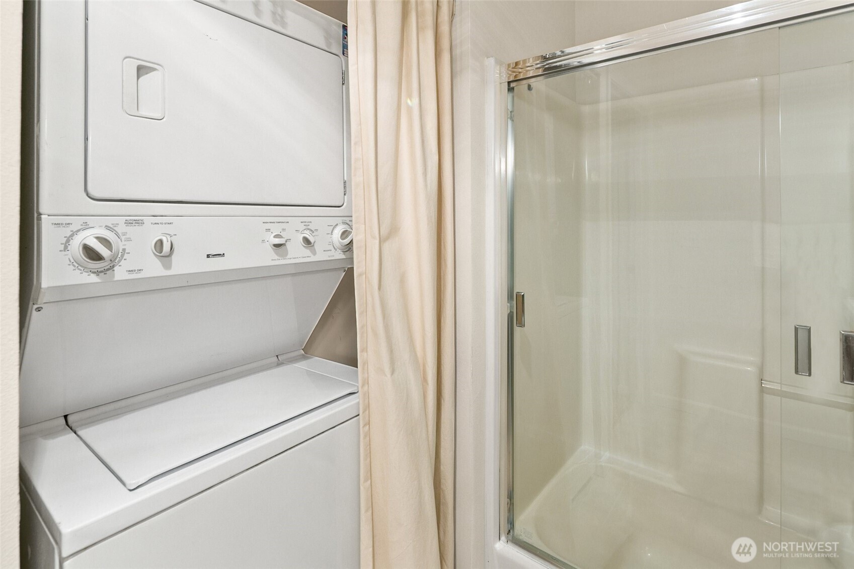 9750 Greenwood Avenue 203 Property Photo 15