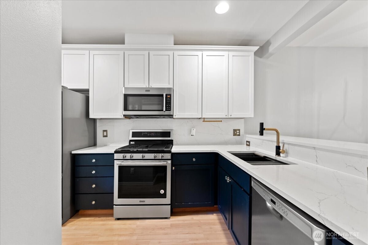 2565507 Property Photo 3