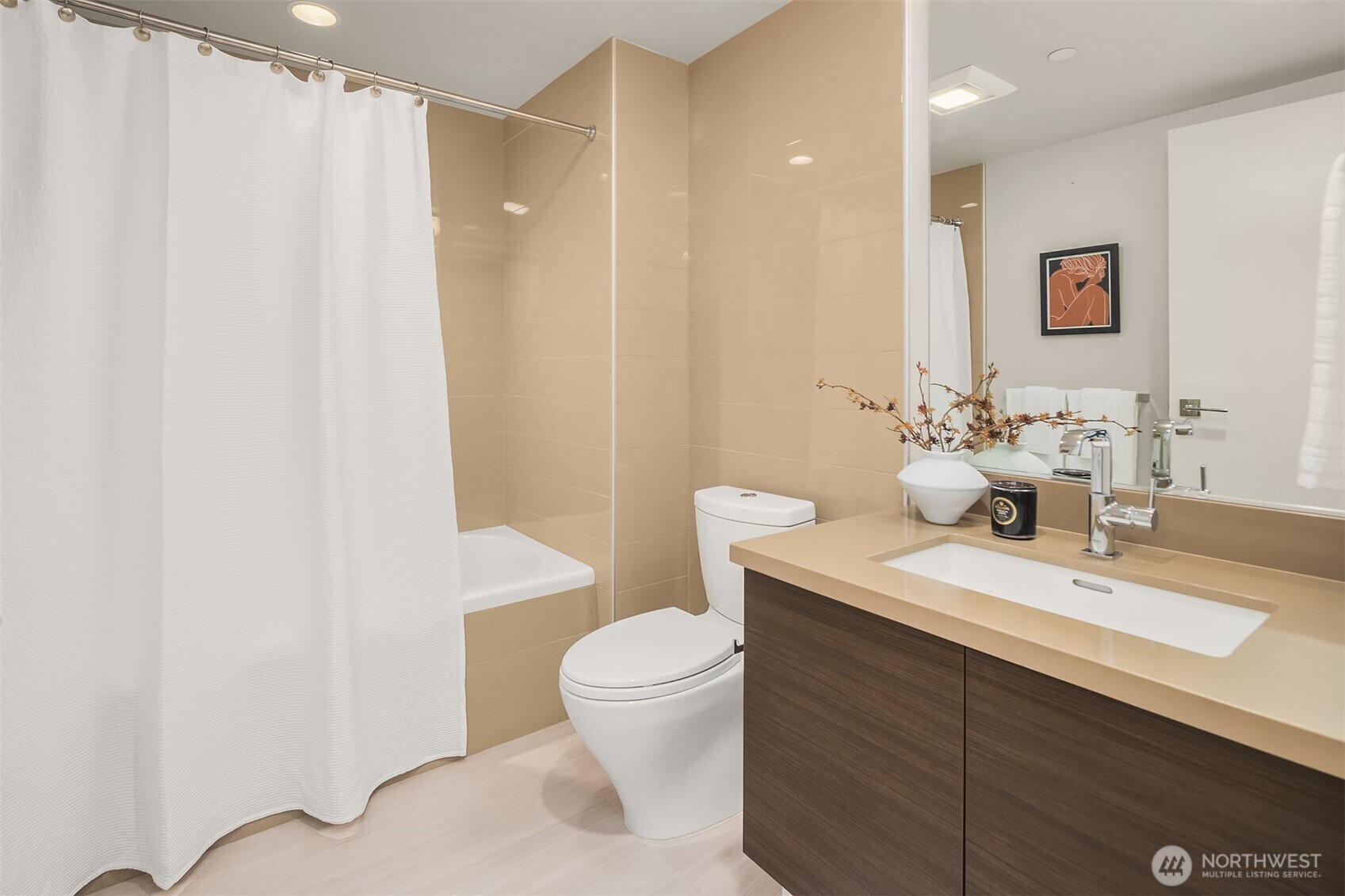 588 Bell Street 2201s Property Photo 17