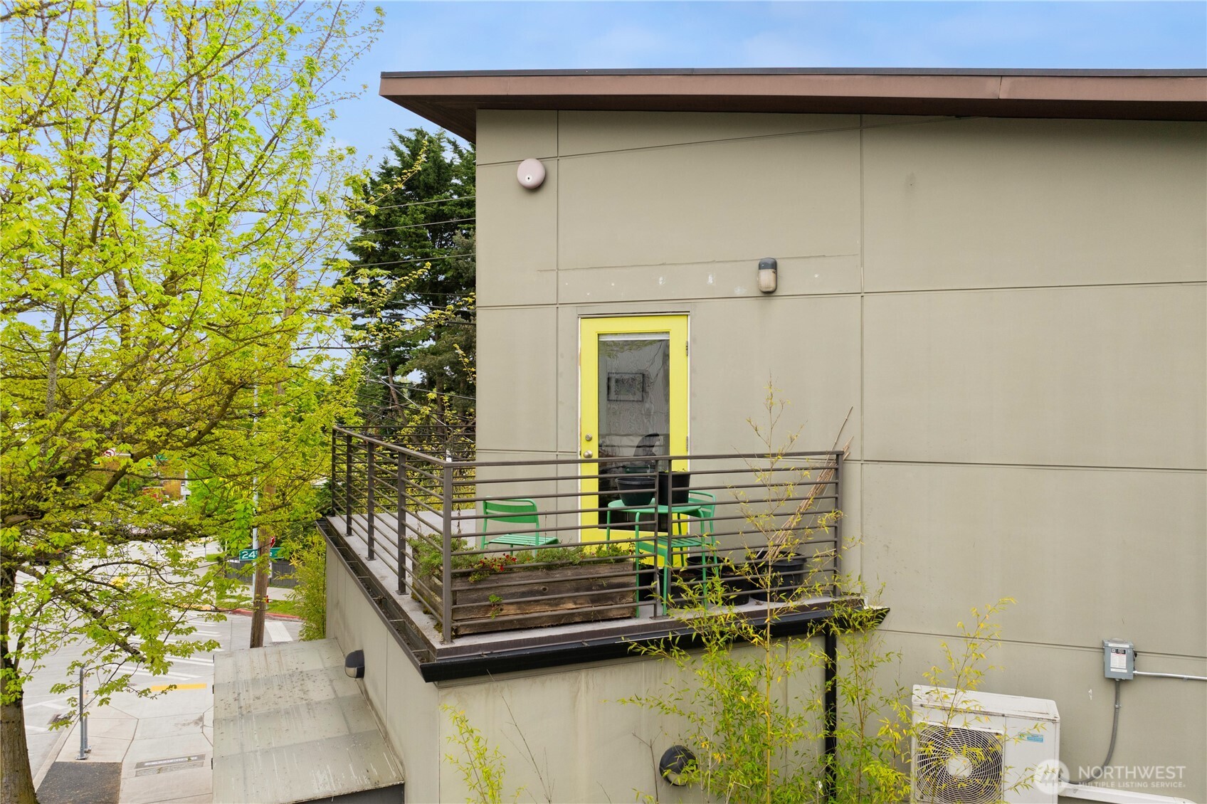 2331 E Madison Street Property Photo 11